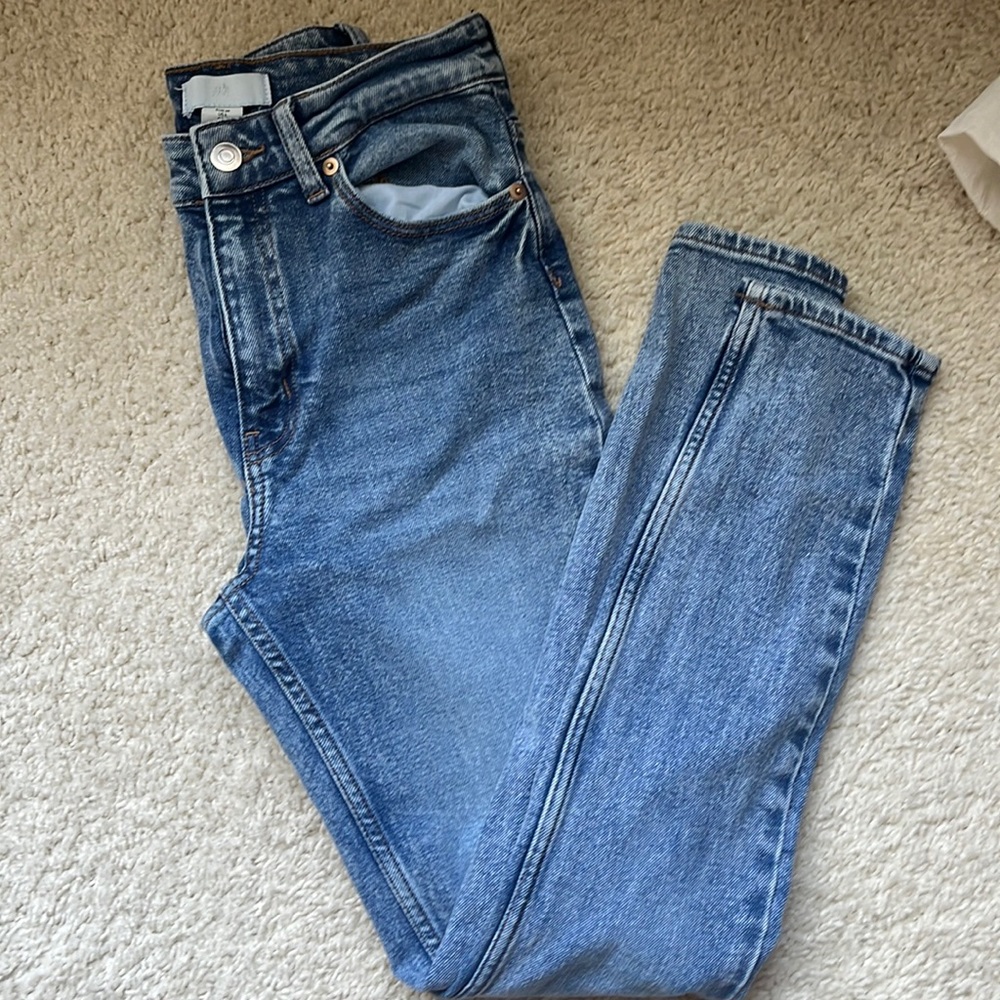 H&M Skinny Jeans-90’s wash; Size 6- never worn